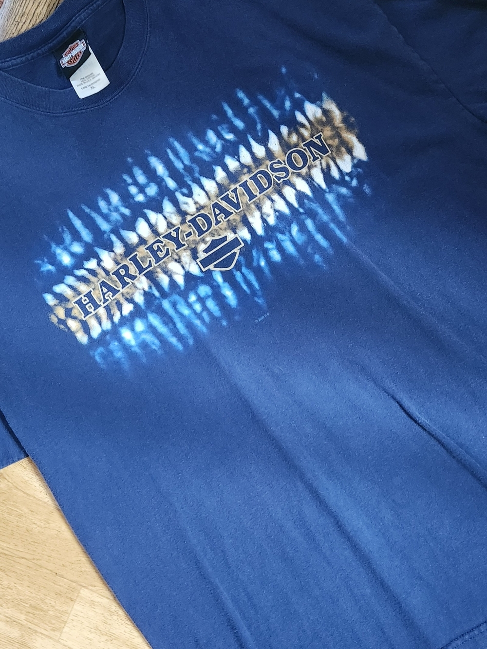 VTG Harley-Davidson 2002 Navy Blue and Cream Tie-Dye Logo Tee